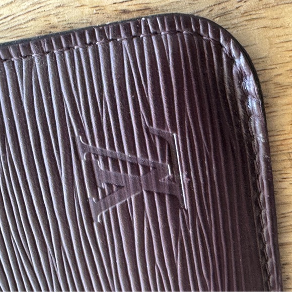 LOUIS VUITTON EPI LEATHER CLUTCH WRISTLET - Picture 6 of 11